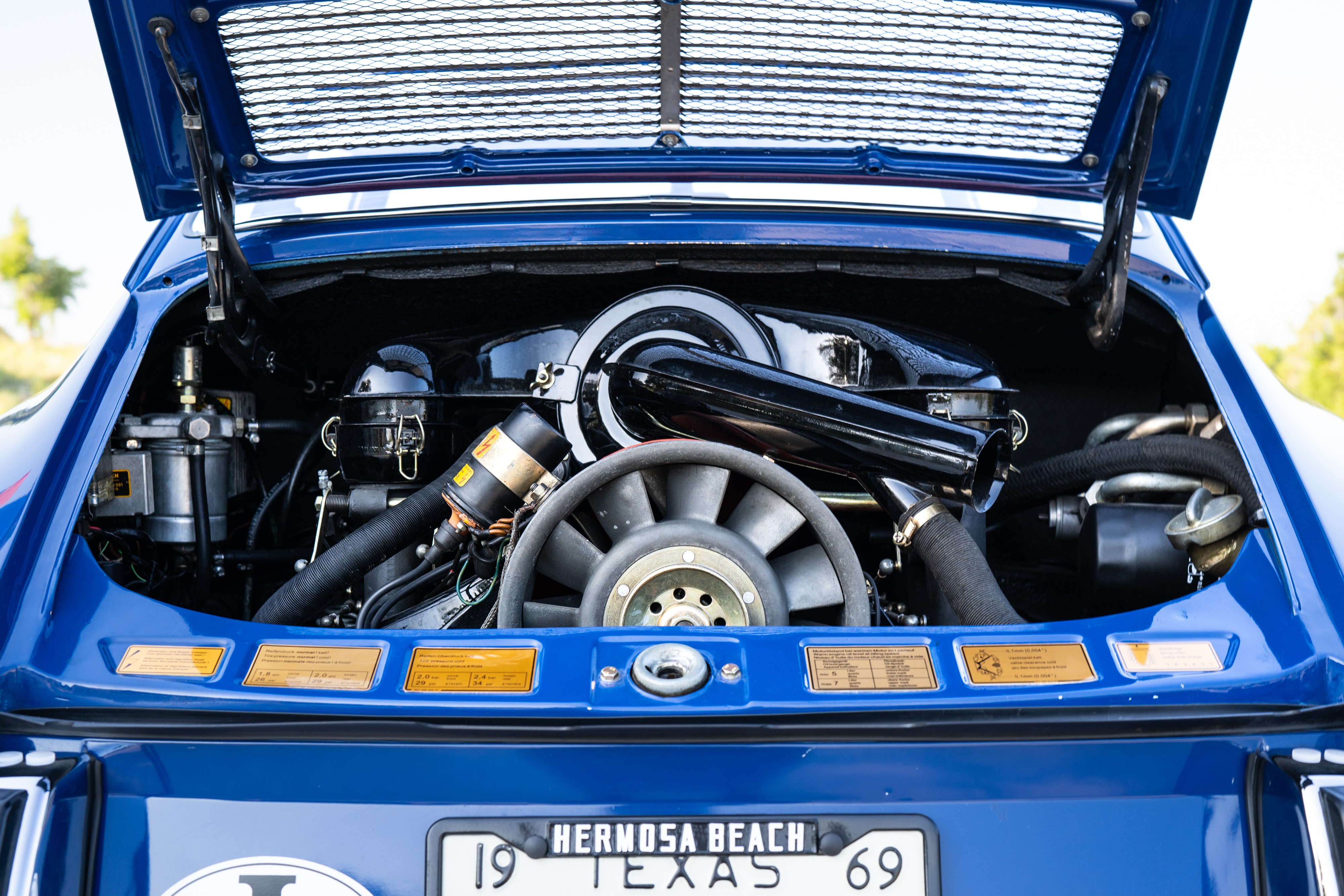 Engine bay of a 1969 Porsche 911S in Ossi Blue over Red.