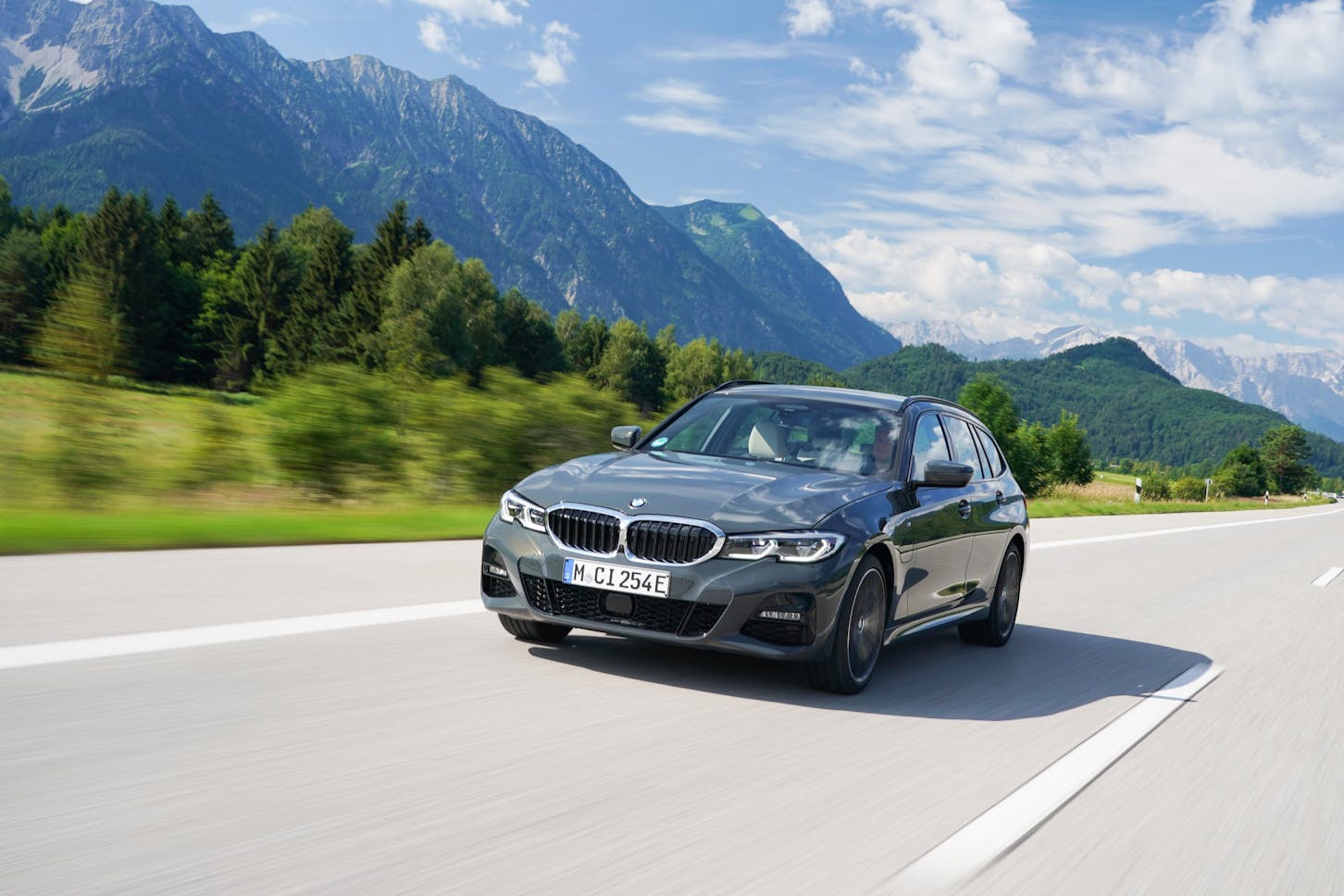 Ein BMW 330e Touring.