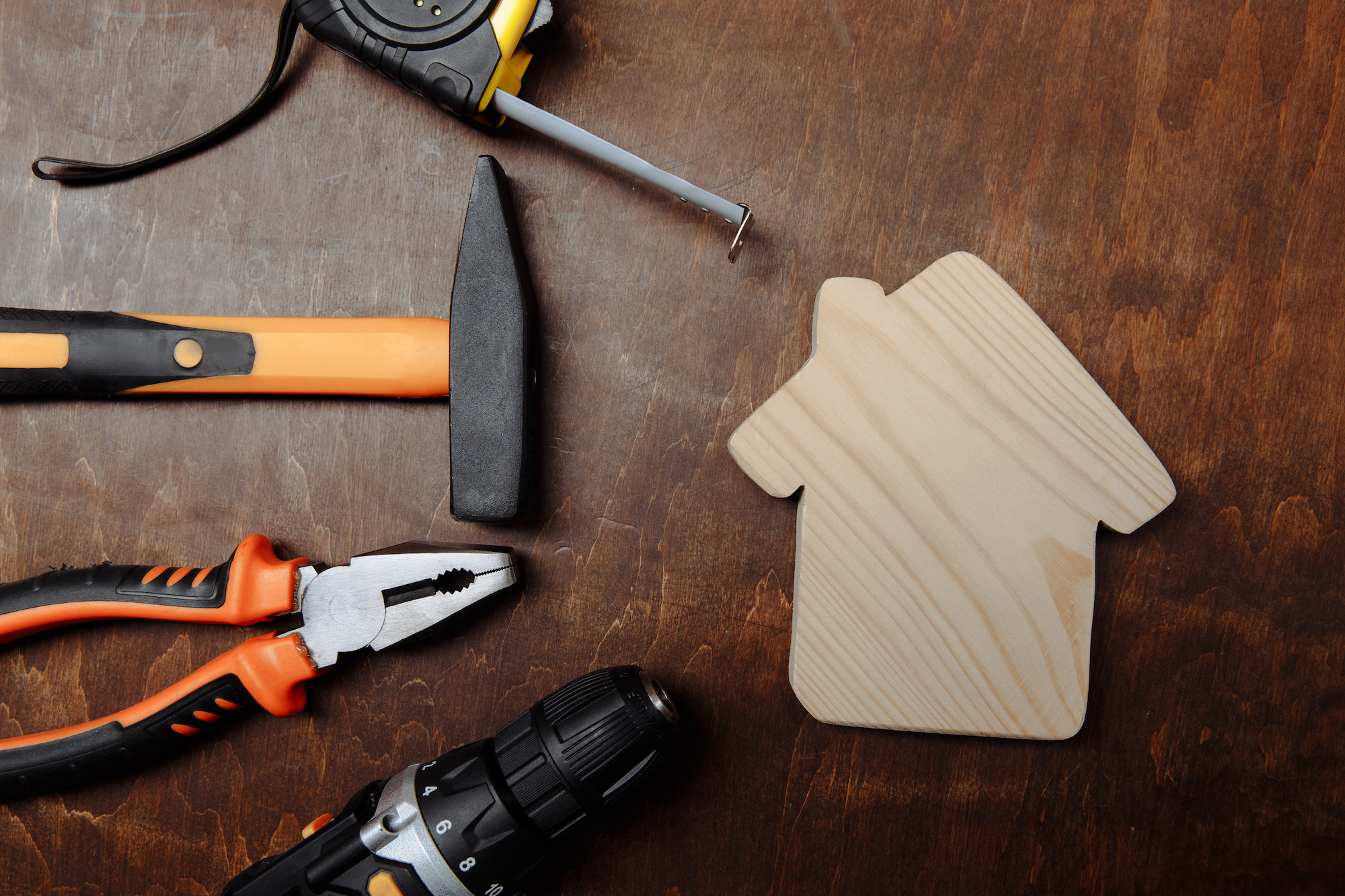<20 Repairs to Make Before Listing Your Home>