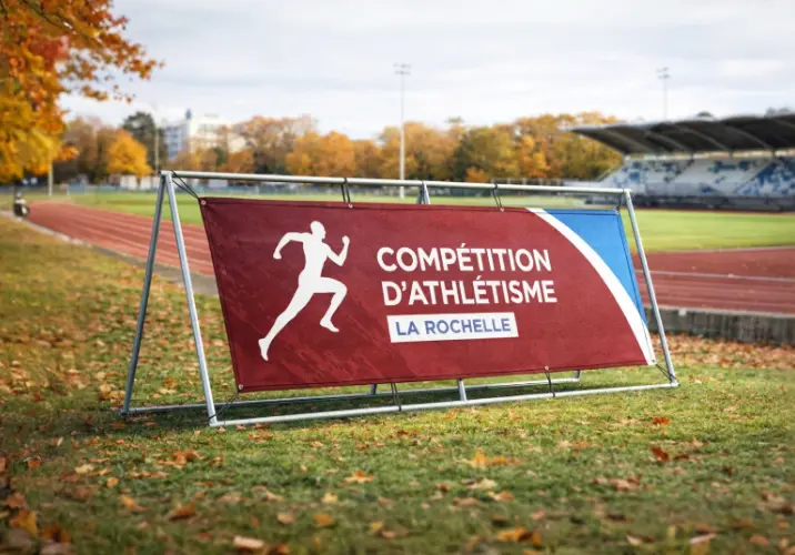 Bâche pour événement avec oeillets et tenseurs