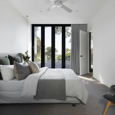 Bright Modern Estate - Photo 2