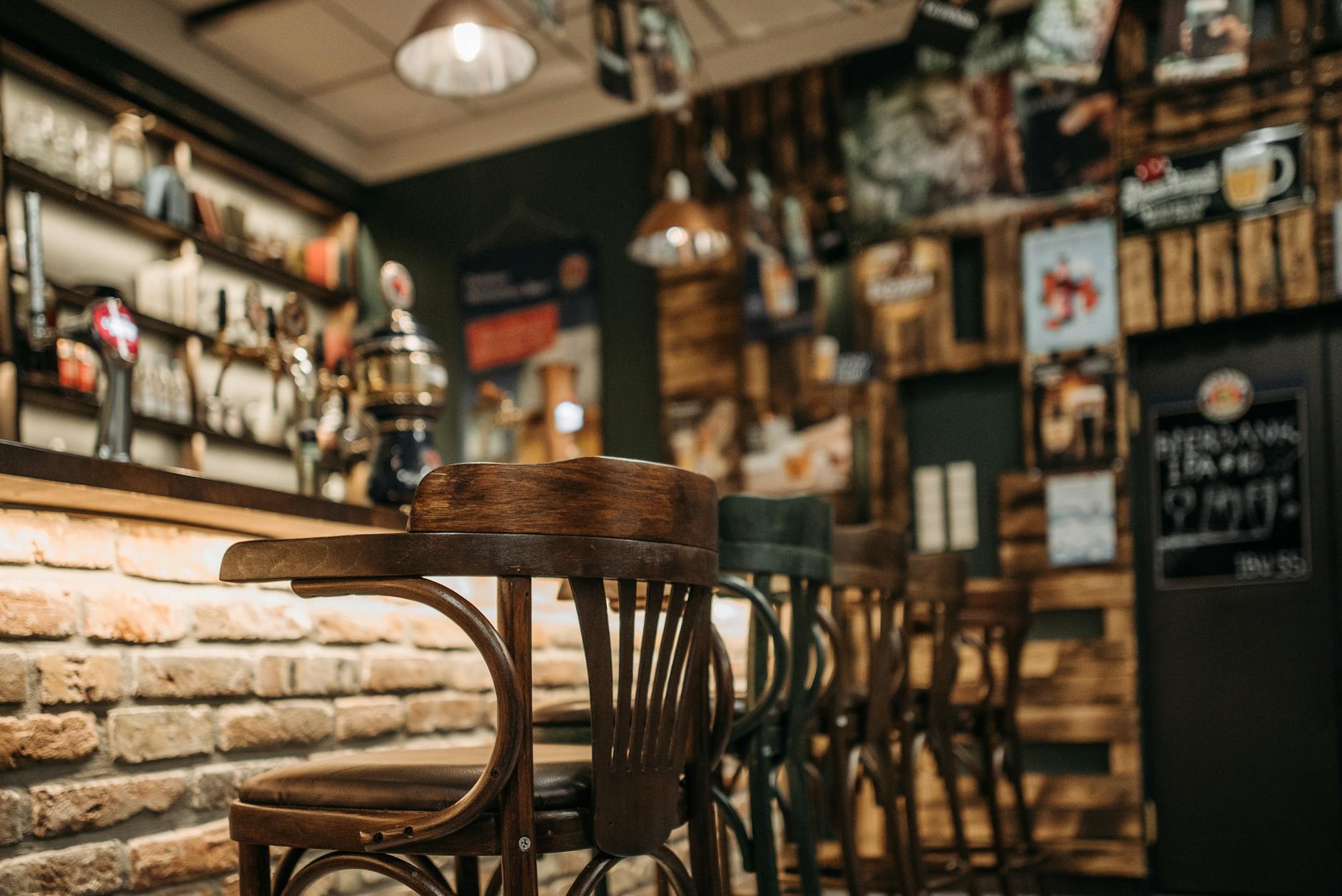How to Run a Social Encounter That Doesn't Just Turn into "I Roll Persuasion" - <p>Memorable isn't negotiable. Here's the ...