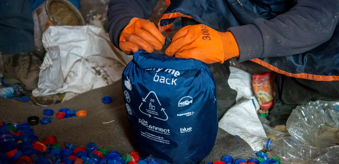 Carry-Me-Back-bags-being-packed-with-waste-plastic-in-the-Everest-region---Copyright-Carry-Me-Back.png