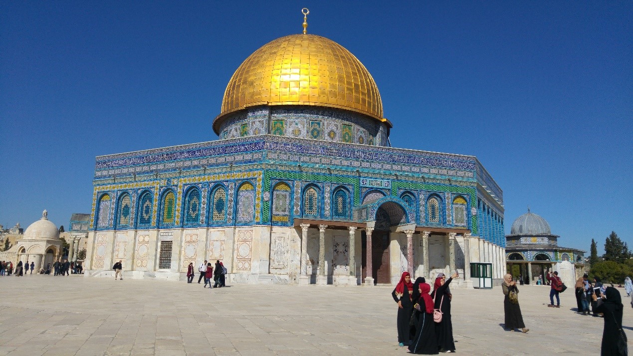 the-temple-mount-in-jerusalem-the-holiest-place-on-earth-beeyonder