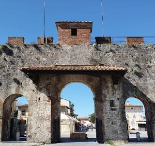 Exploring Pisa: A walk to the Leaning Tower's gallery image