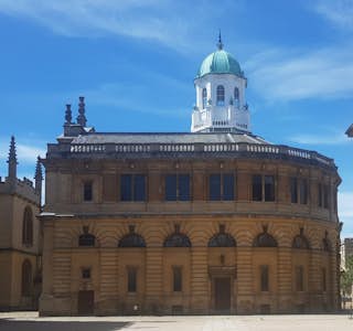 Walking Tour of Oxford University's gallery image
