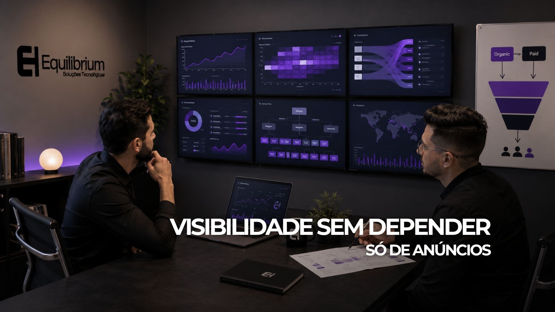 Especialista analisa consultas, estrutura técnica e conteúdo para melhorar a presença orgânica de um site.