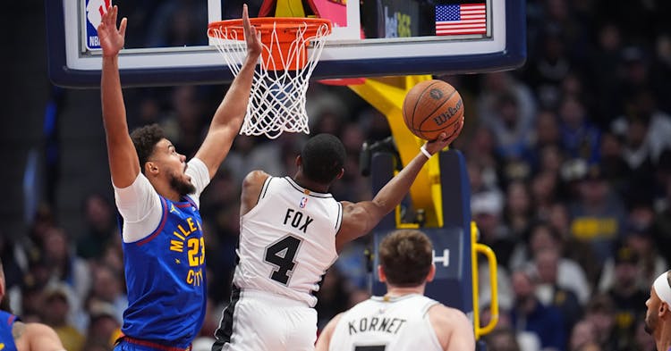 DeAaron Fox making a layup.