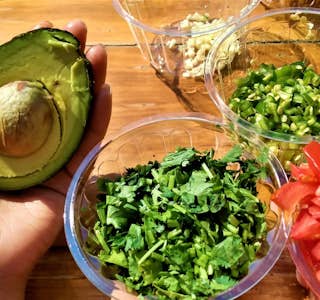 Prepare An Authentic Guacamole at Home's gallery image