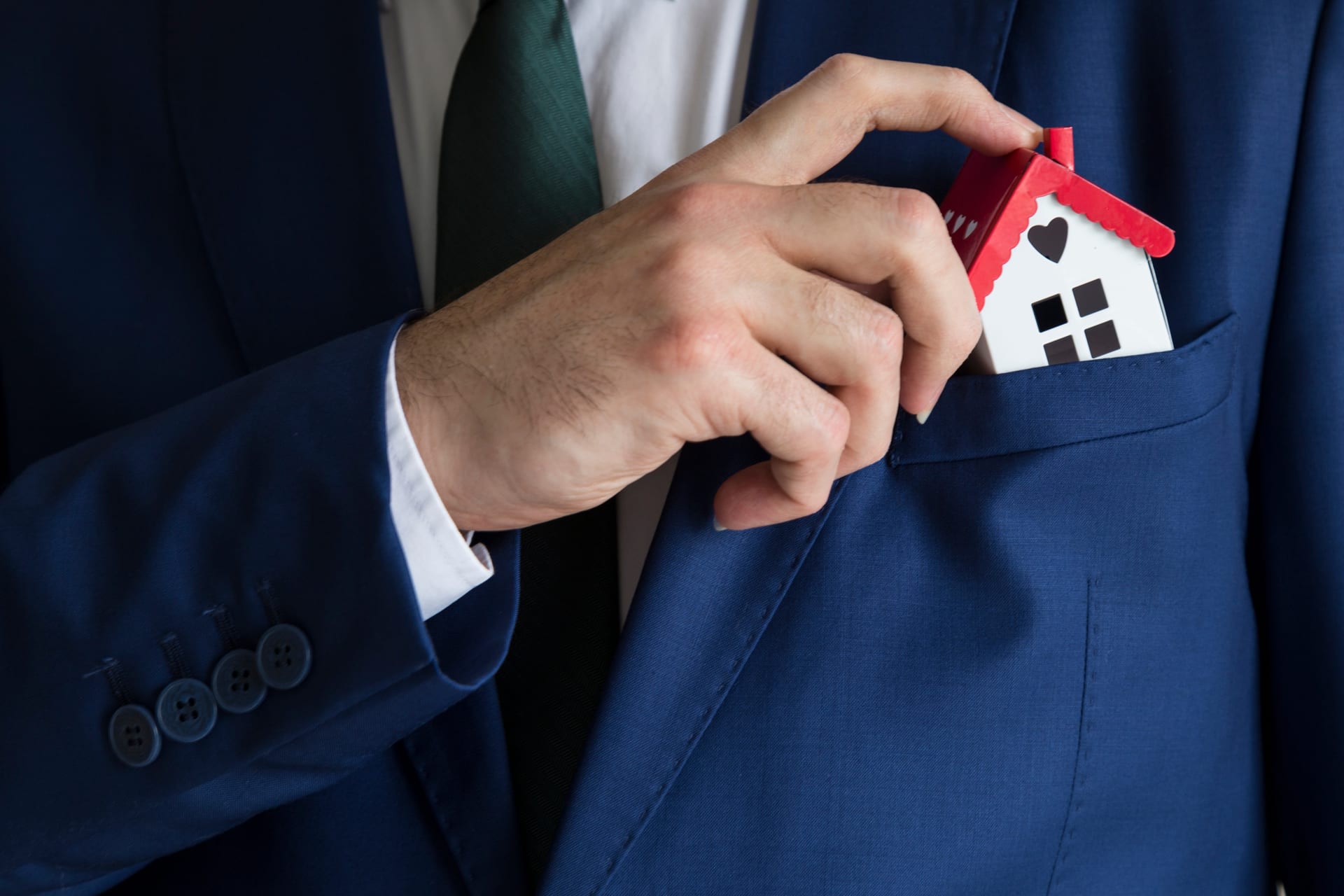 the-pros-and-cons-of-pocket-listings-clever-real-estate-blog