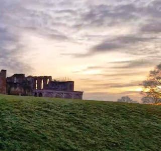 Kenilworth Castle - Stories of English History's gallery image