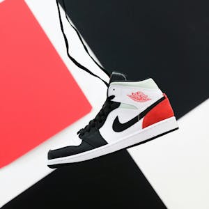 Air Jordan 1 Retro High OG "Chicago" gallery 2
