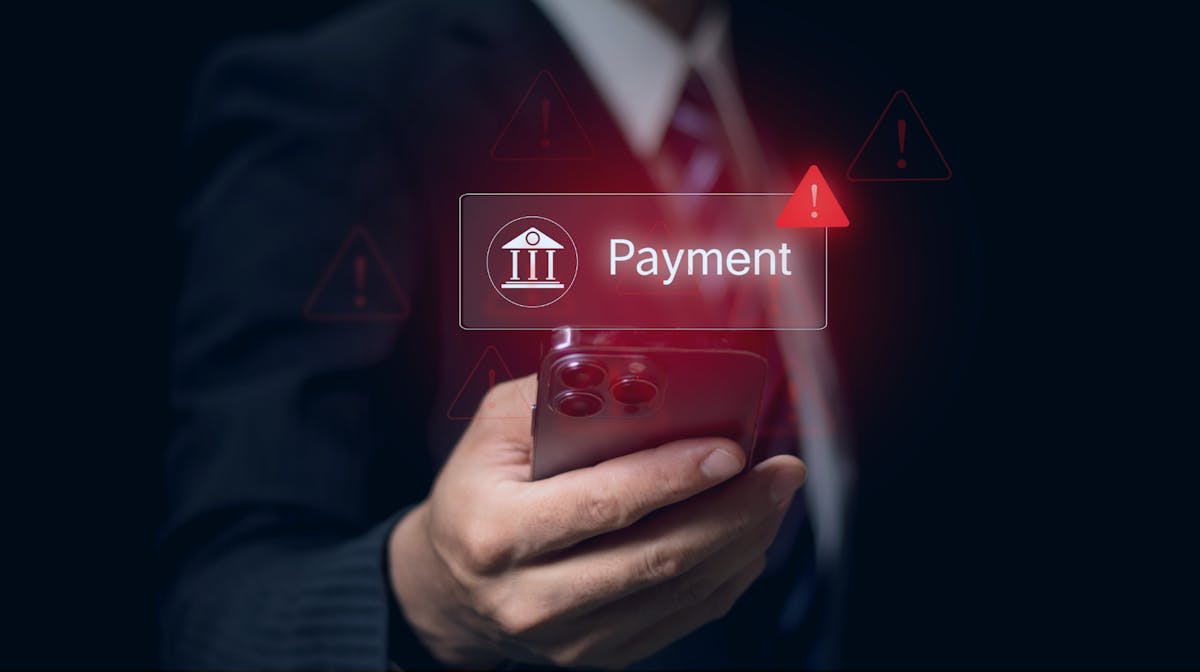 Red bank payment warning alert on a smartphone representing Craigslist fraud and online marketplace scams.