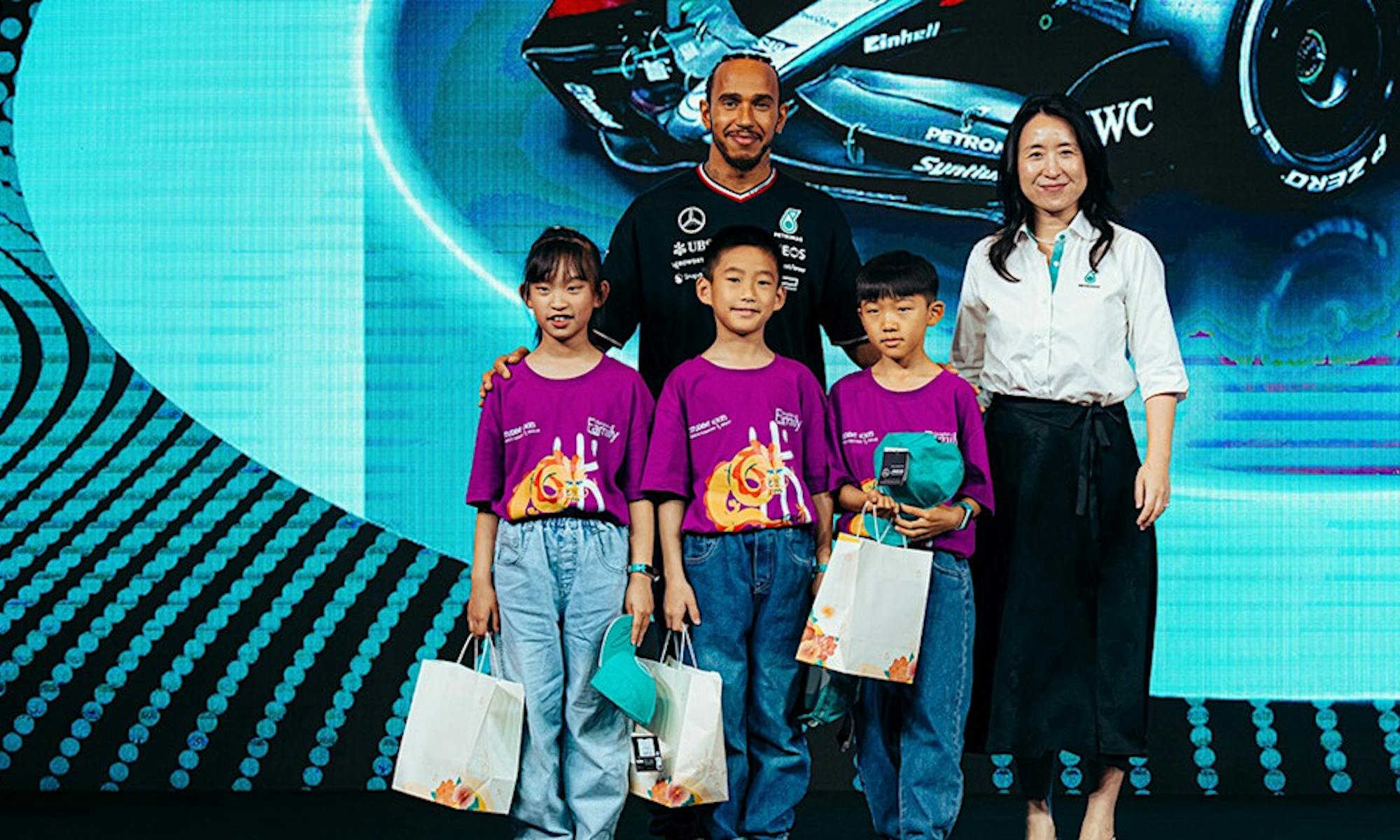 Shanghai Students Wow Lewis with Sustainability Innovation