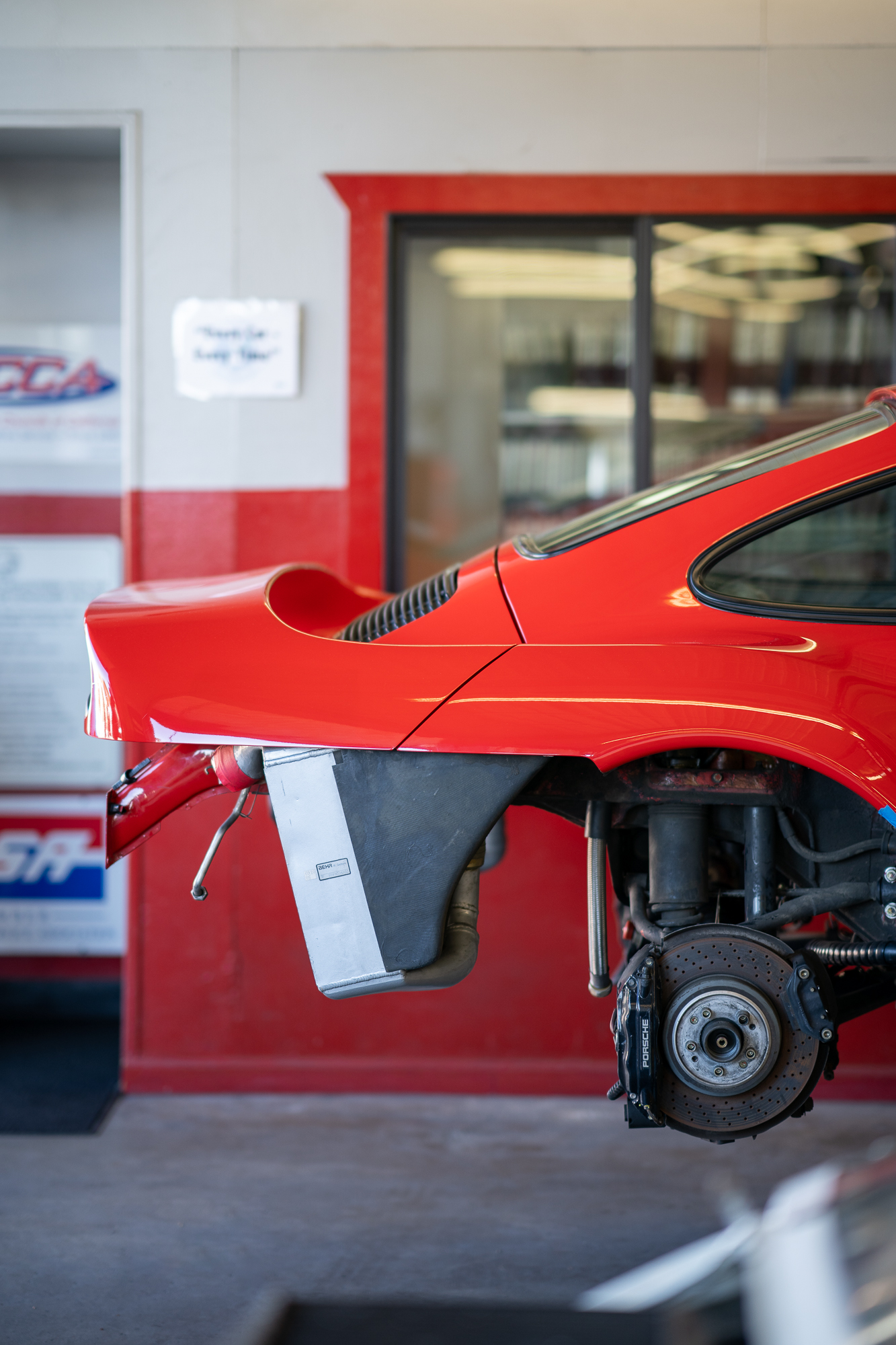 Porsche 959 without fenders or engine