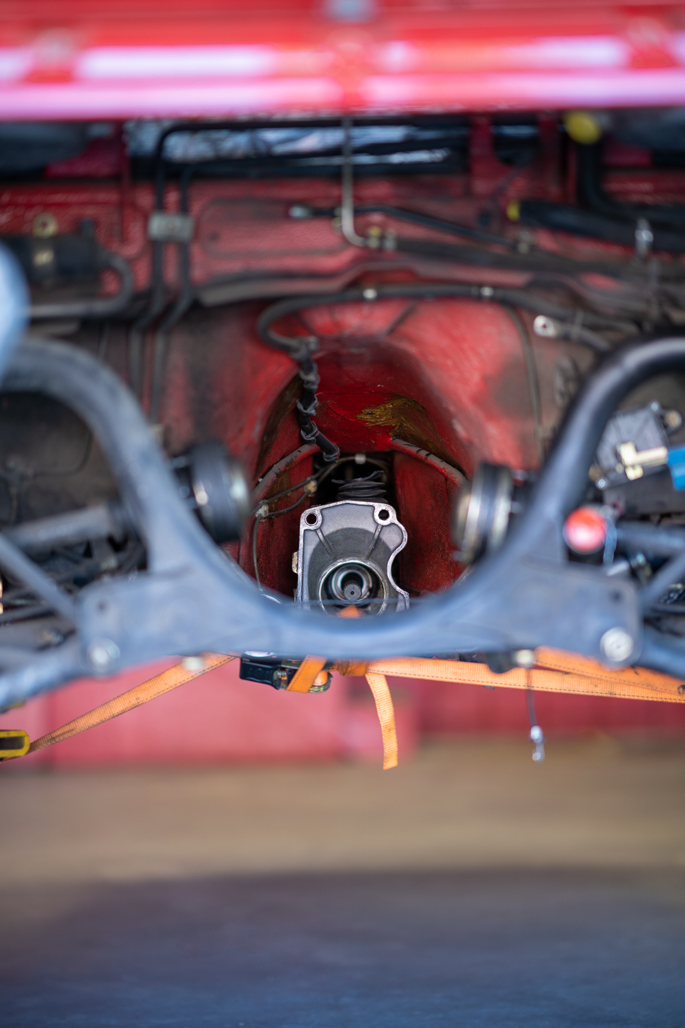 Engine bay and tunnel on a red Porsche 959