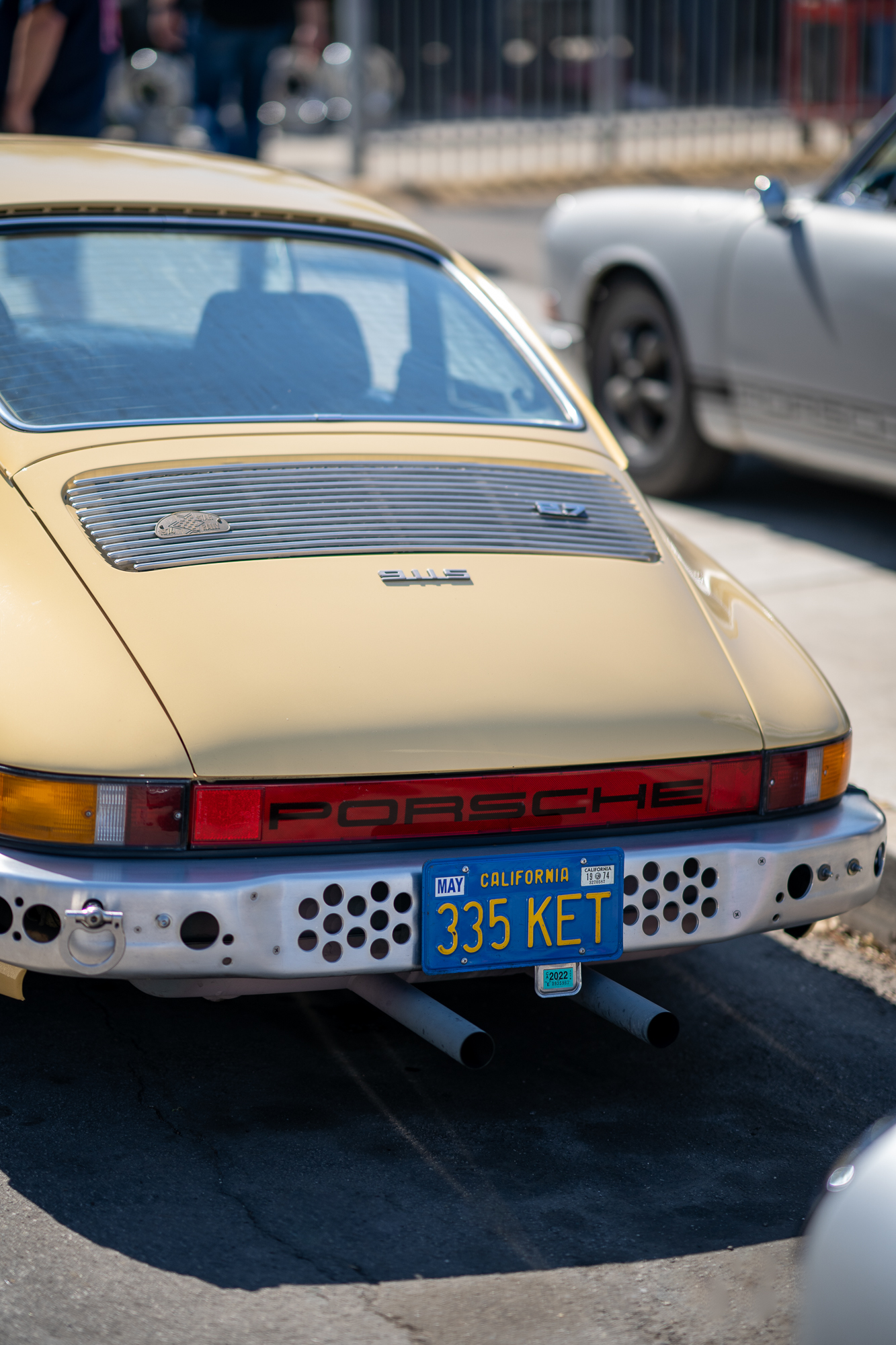 Unique exposed crash bar on yellow 911S