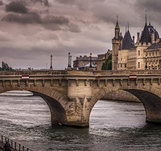 The "Île de la Cité", Between Parisian Charm and History's gallery image
