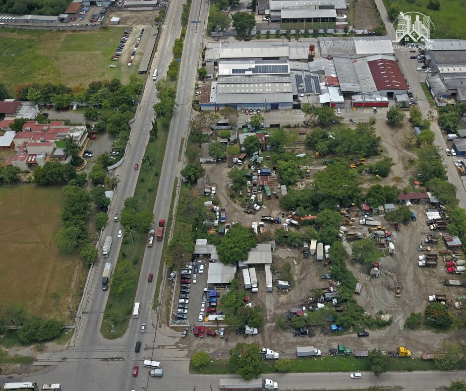 Terreno en Venta de Esquina Frente a la 33 Calle