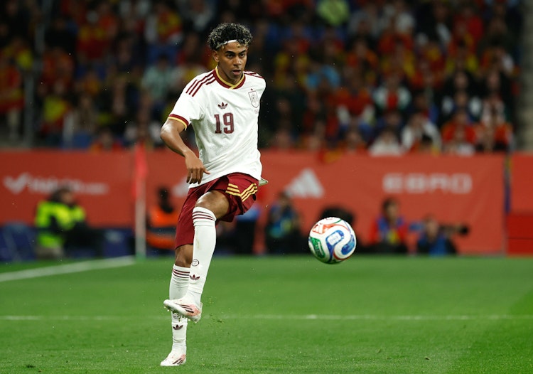 World Cup guide with predictions for soccer betting on Monday.