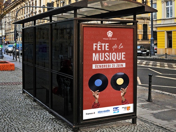 impression d'affiche abribus format 120x176 ou format 118,5x175 cm impression-de-sucettes-grand-format