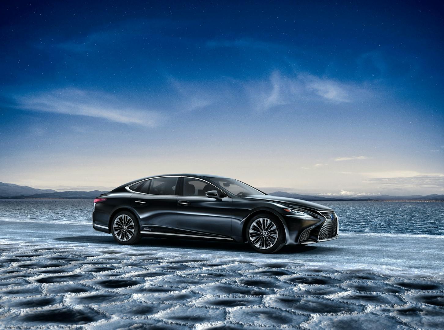 Ein Lexus LS.