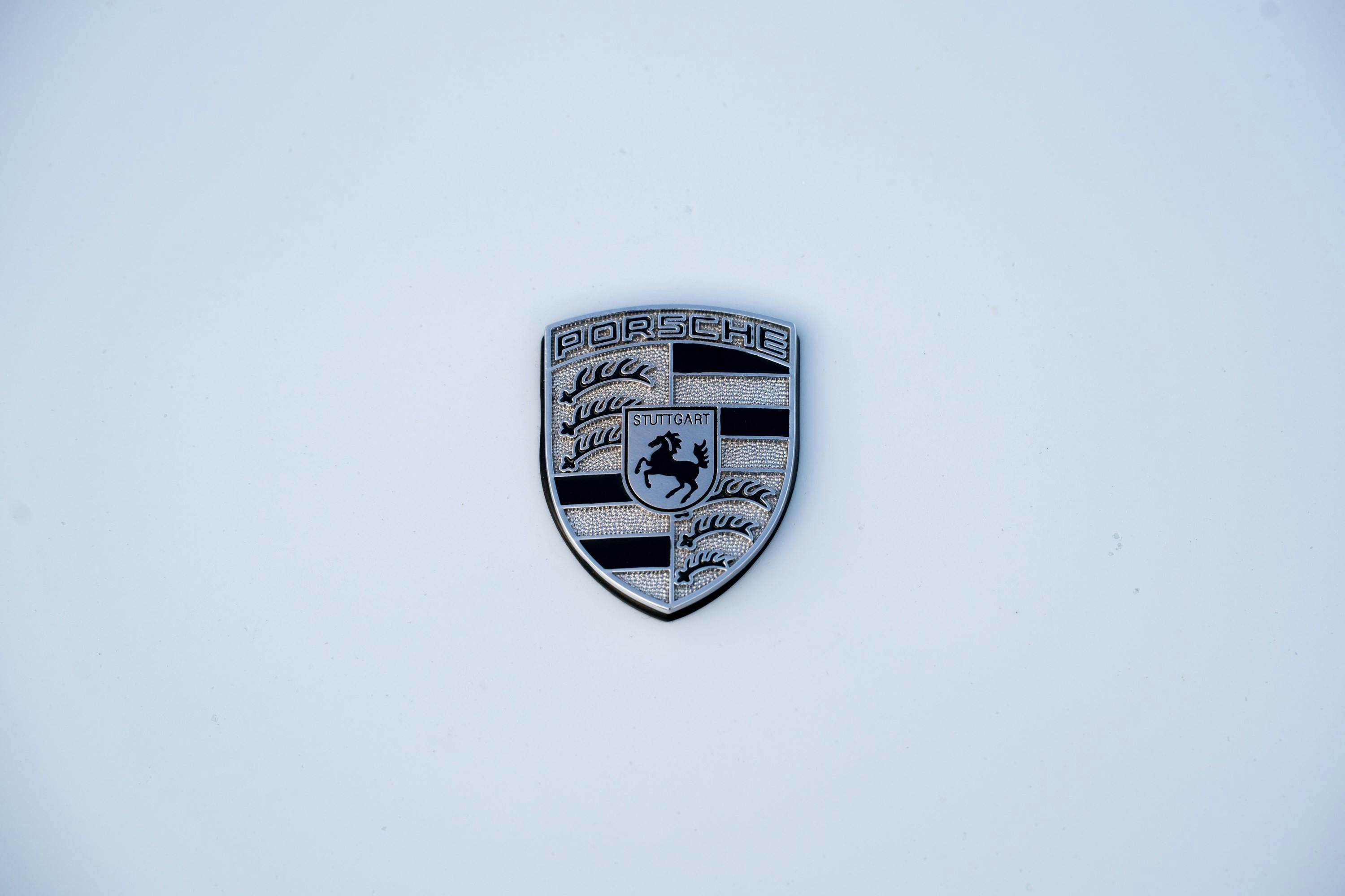 Front badge on a White Porsche 993
