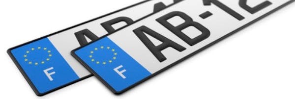 Réglementation des plaques d’immatriculation : quelles sont les normes ?