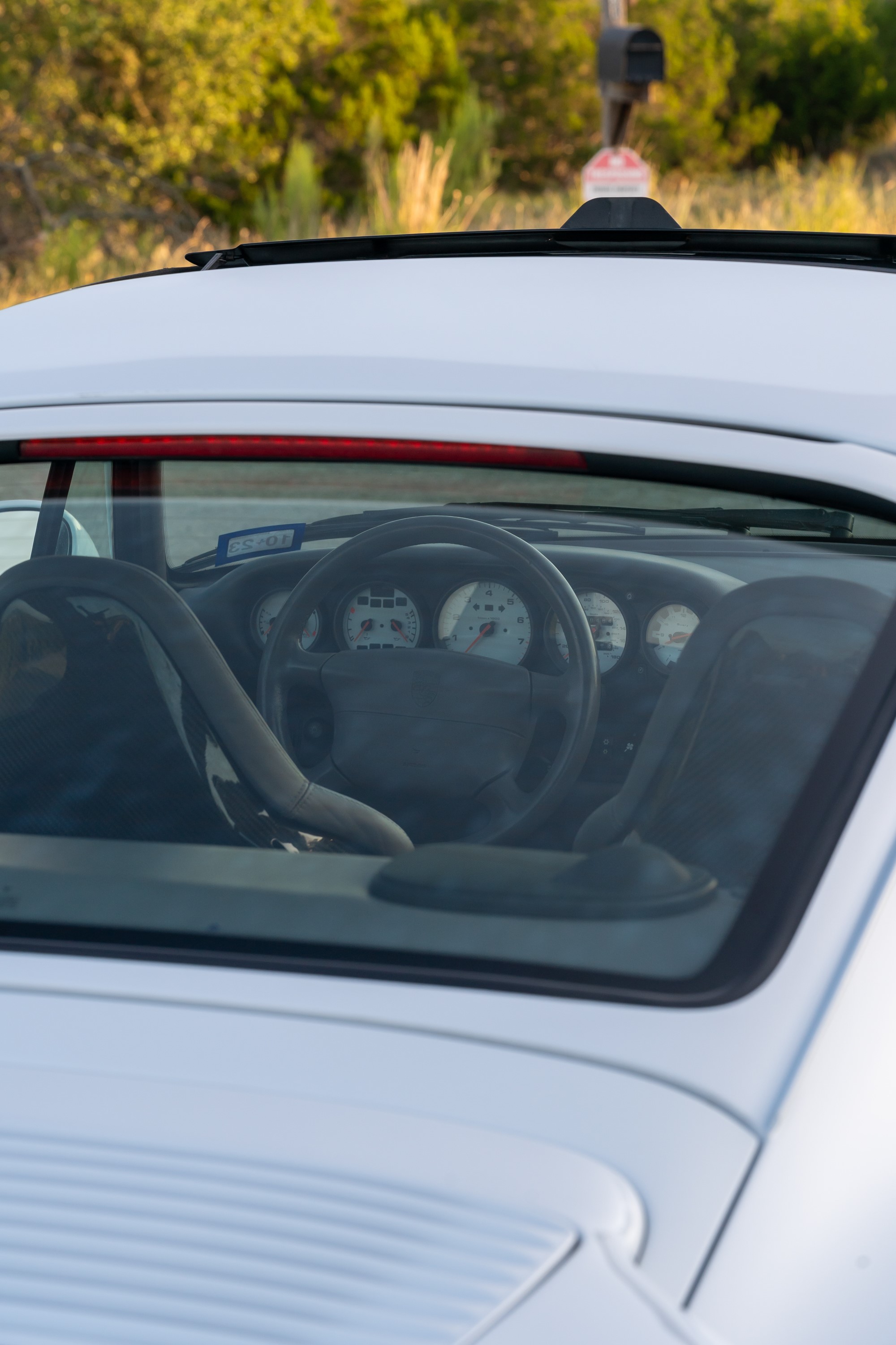 Looking through the rear glass of a Porsche 993