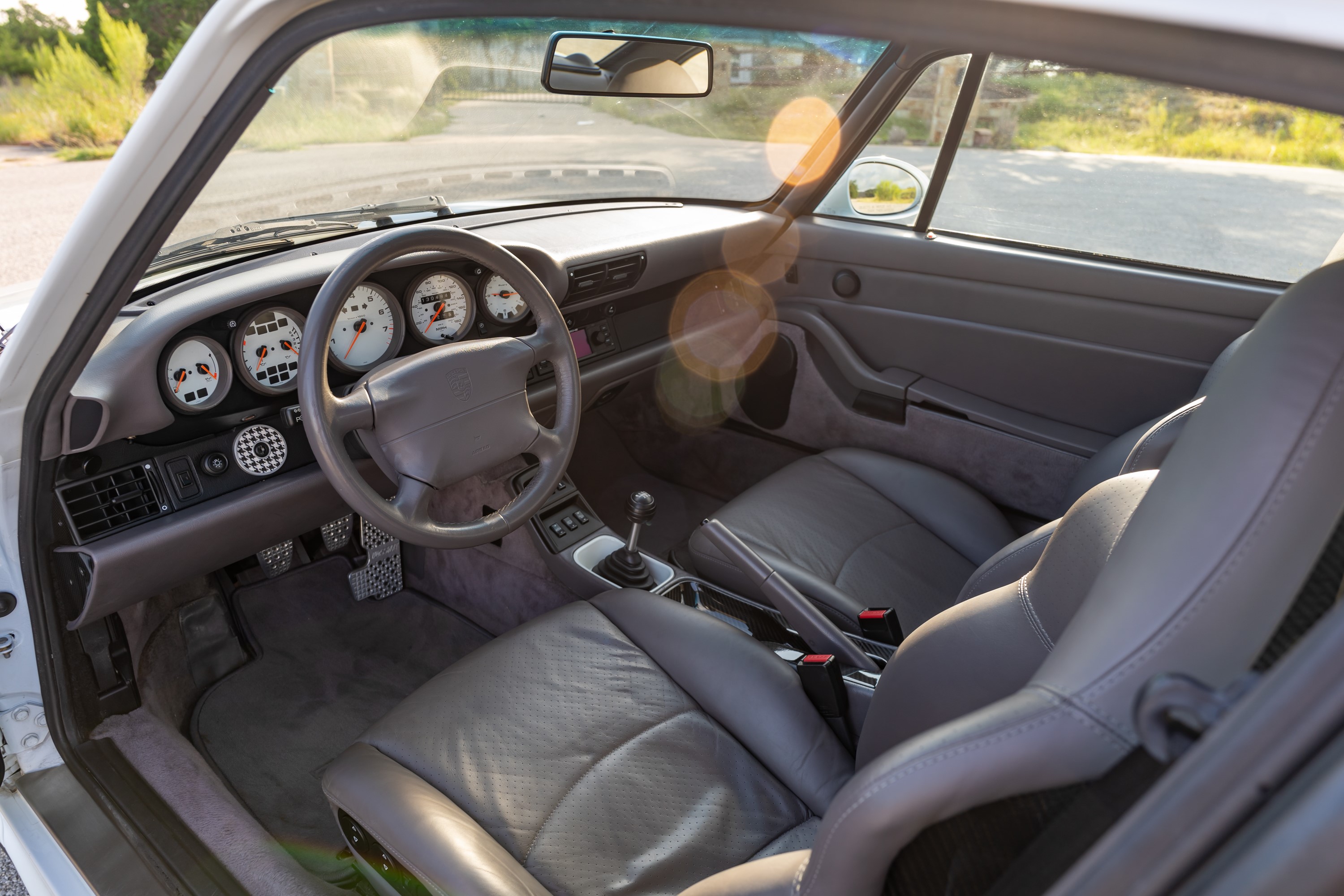 Wide shot of a 993 C4S interior