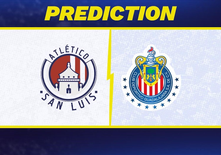 San Luis takes on Guadalajara in Liga MX action.
