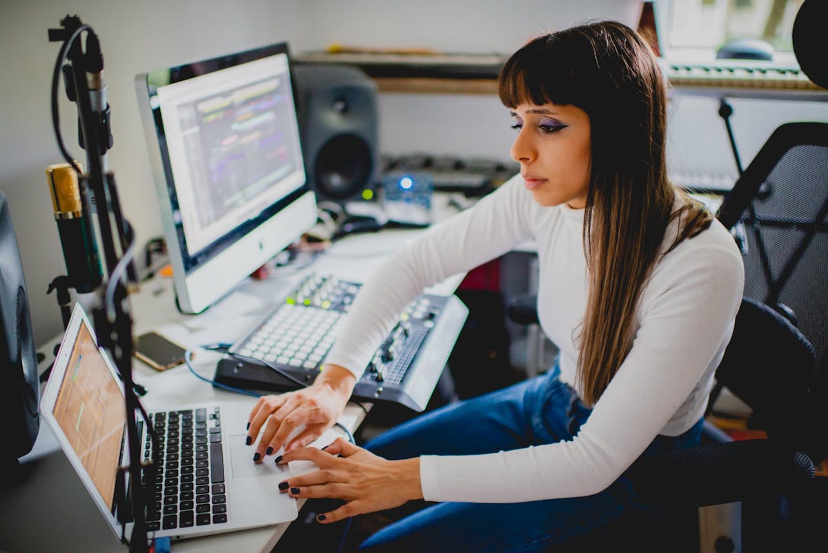 Connections To Sound: Kayla Painter with Sinemis