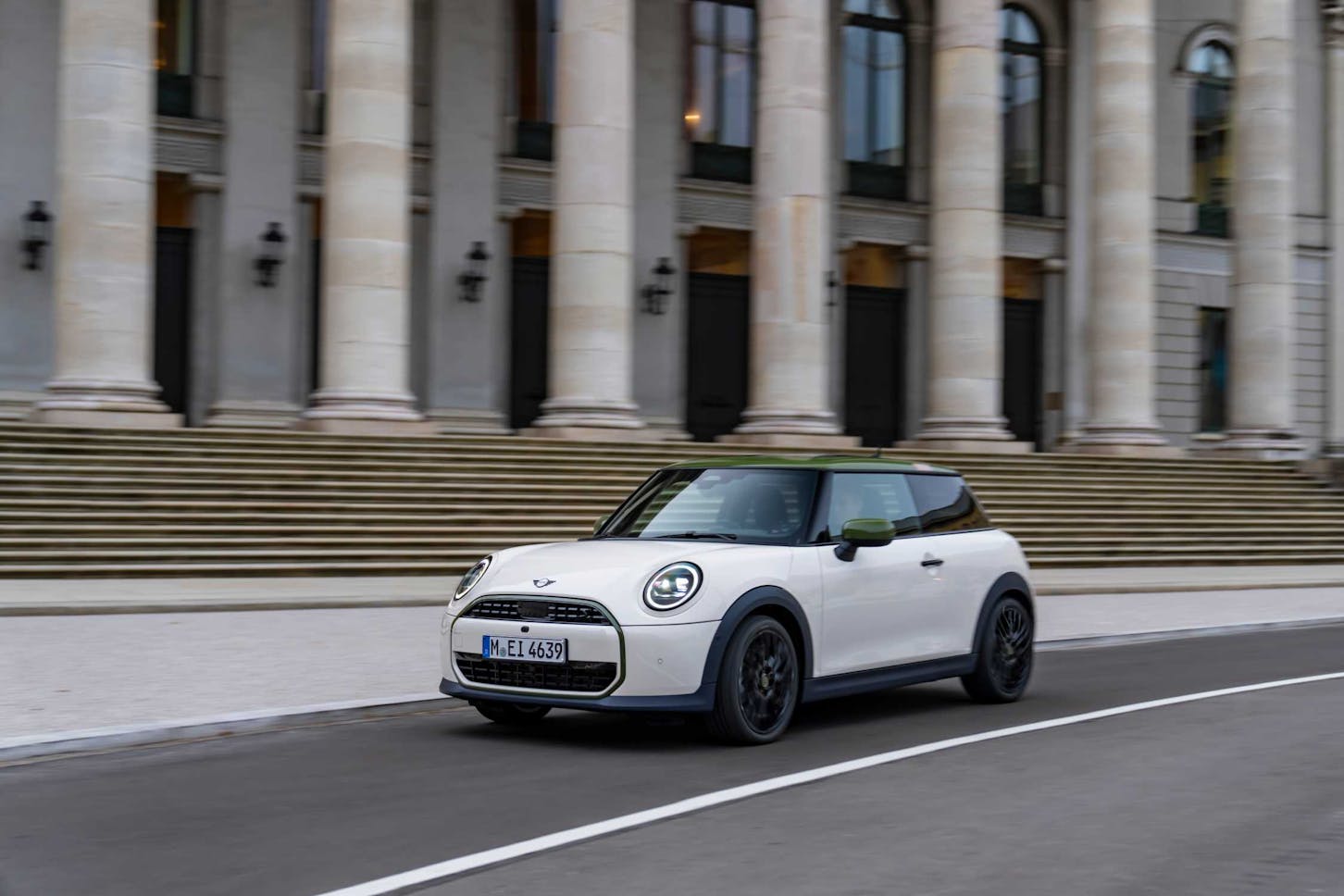 Ein MINI Cooper 3-Türer.