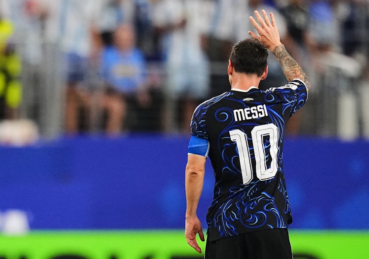 World Cup odds and Round of 32 predictions for soccer betting on Friday.