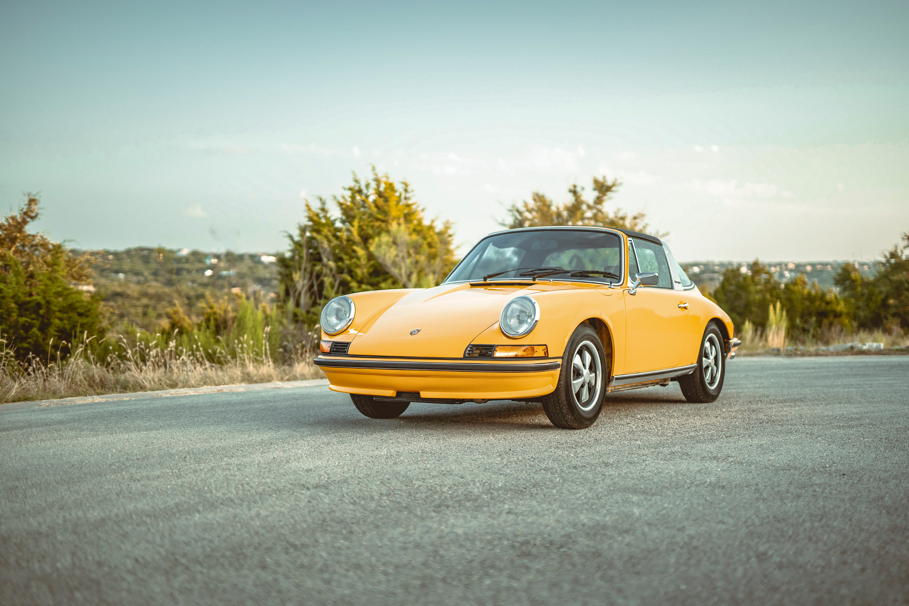 Signal Yellow 911S Targa frontend