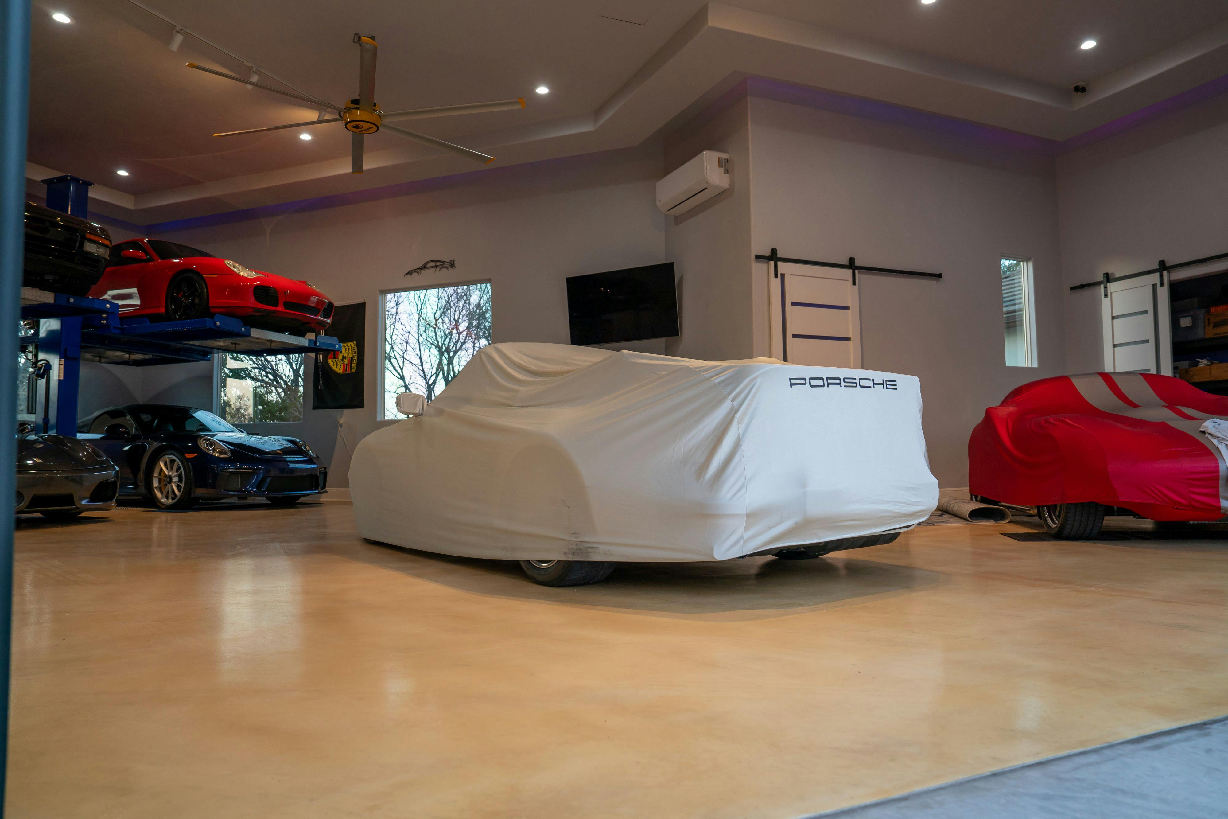 1986 Porsche 930 Turbo in White on Black with the factory slatenose M505 option.