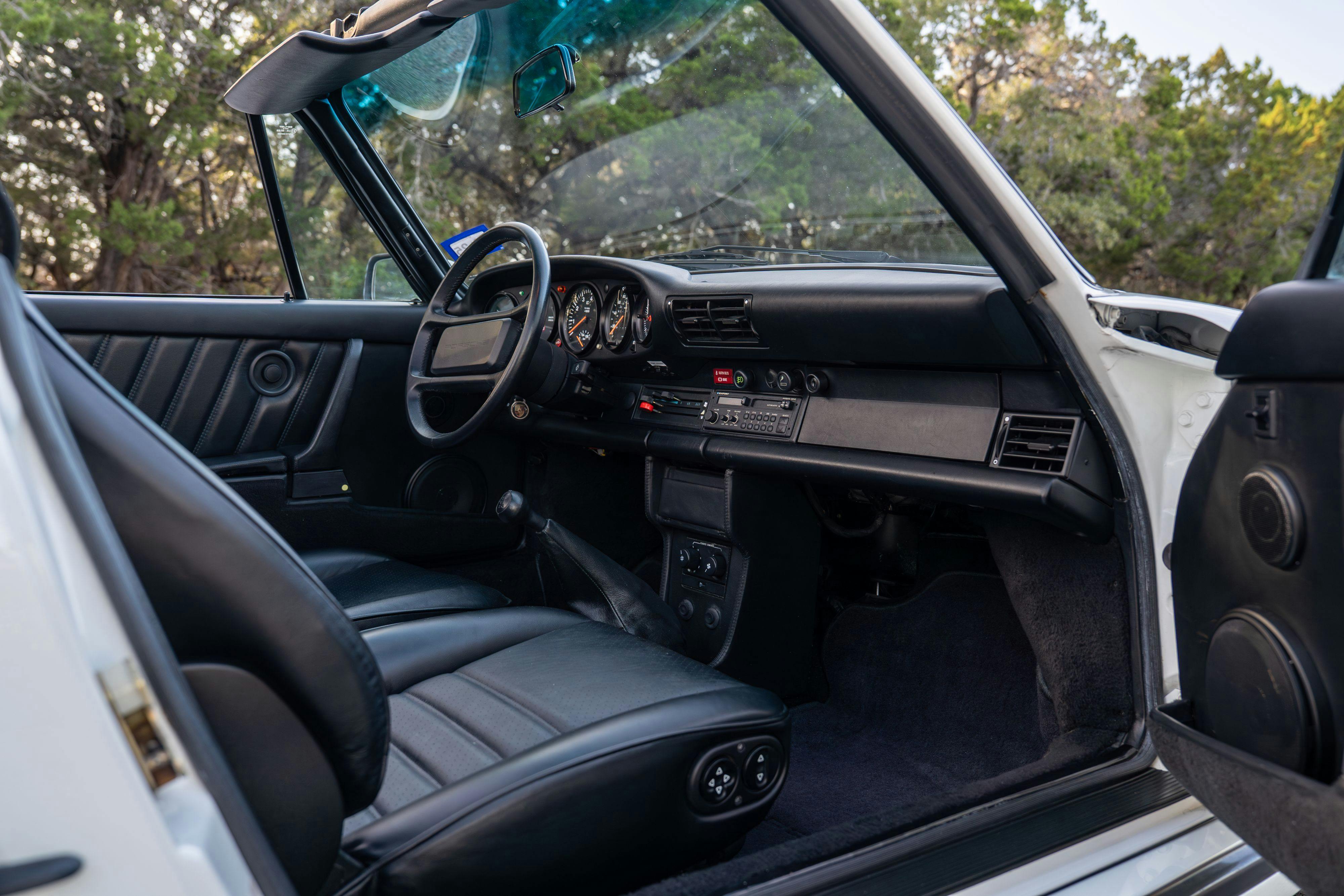 1986 Porsche 930 Turbo interior in White on Black with the factory slatenose M505 option.