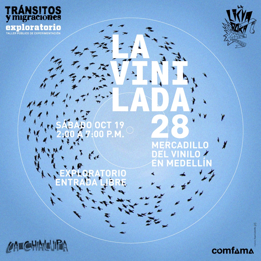 Ilustración. Sobre un fondo azul celeste, se destacan siluetas negras de aves en vuelo formando una espiral. En el centro de la imagen hay un texto que dice: "La vinilada 28, mercadillo del vinilo en Medellín". En la parte inferior izquierda se lee: "Sábado 19 de octubre, de 2 de la tarde a 7 de la noche. Exploratorio. Entrada libre". Los textos están dispuestas dentro de una figura circular, evocando la forma de un disco de vinilo.