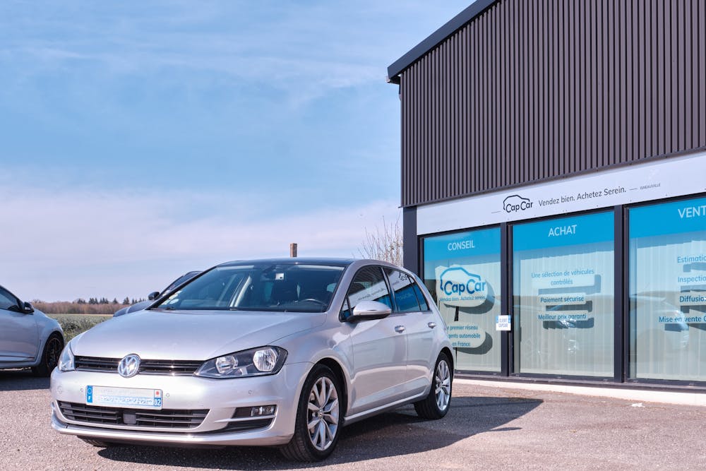 Vendre sa voiture via une agence automobilière : guide complet 2026