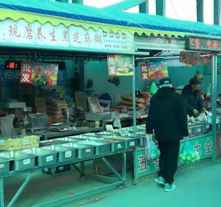 China's Countryside Open-Air Bazaar's gallery image