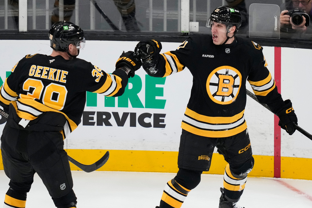 NHL player props today: Monday's best props include Alex Steeves [12/29/2025]