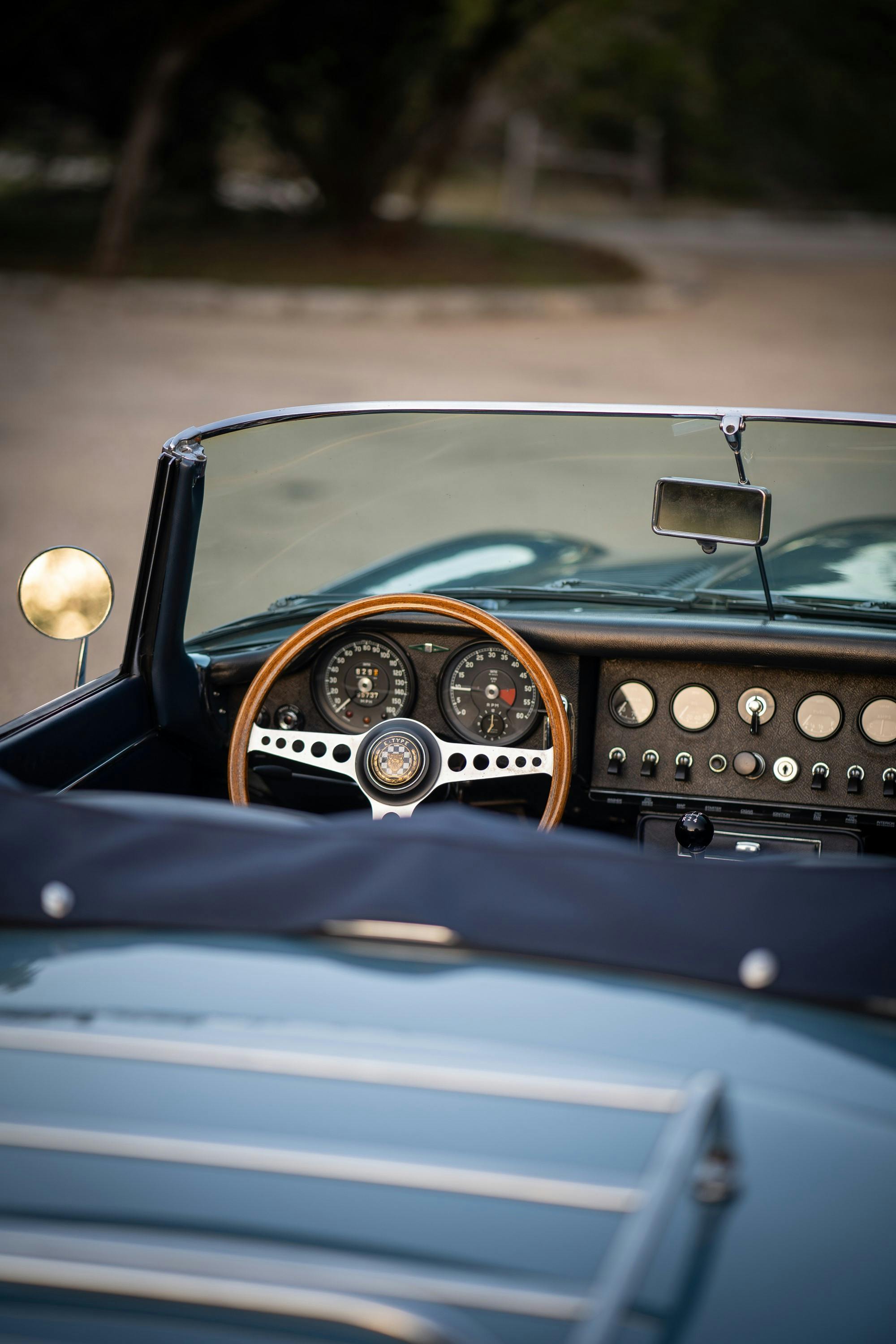 1966 Jaguar XKE interior and luggage rack