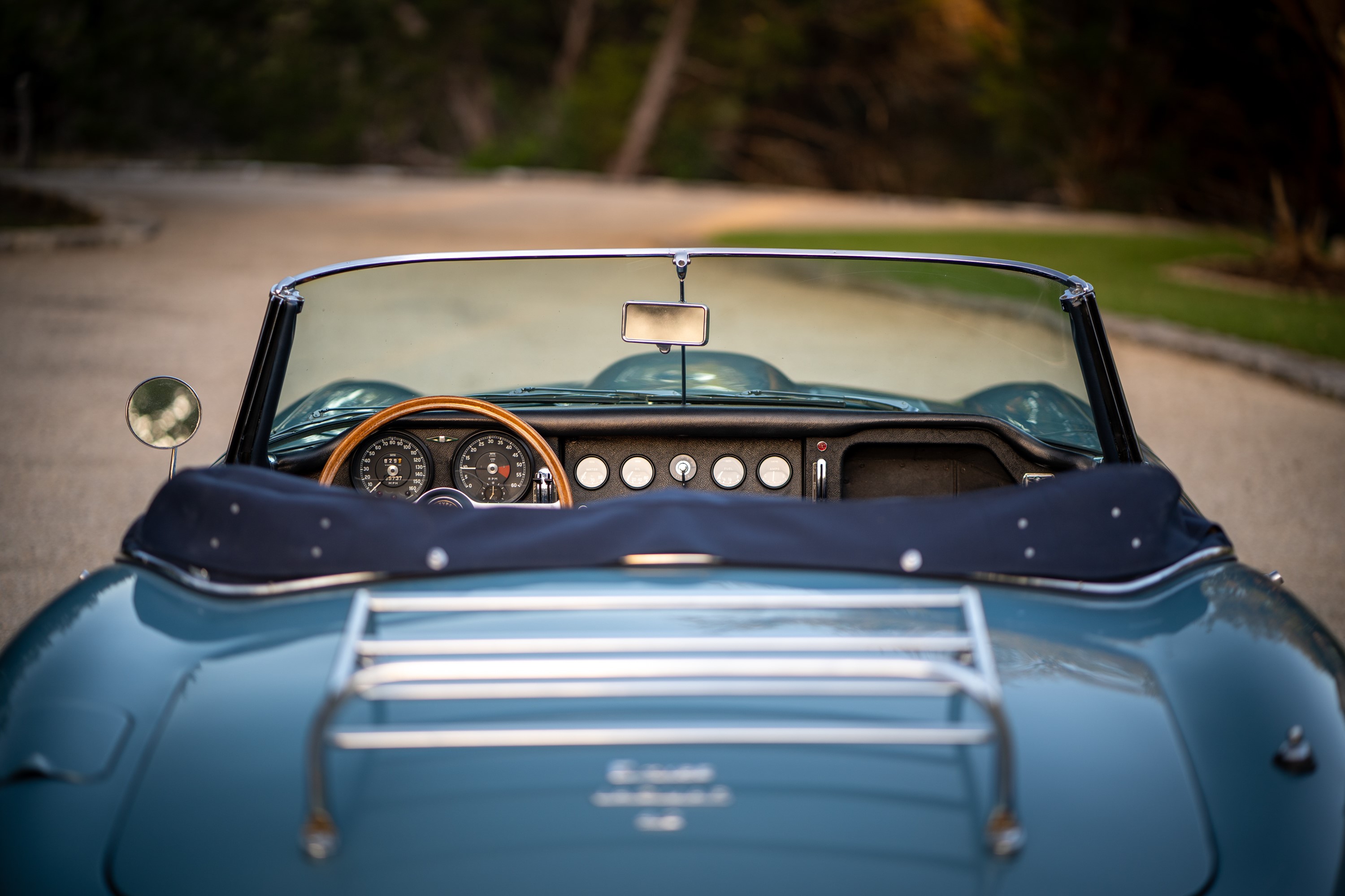 1966 Jaguar XKE interior and luggage rack