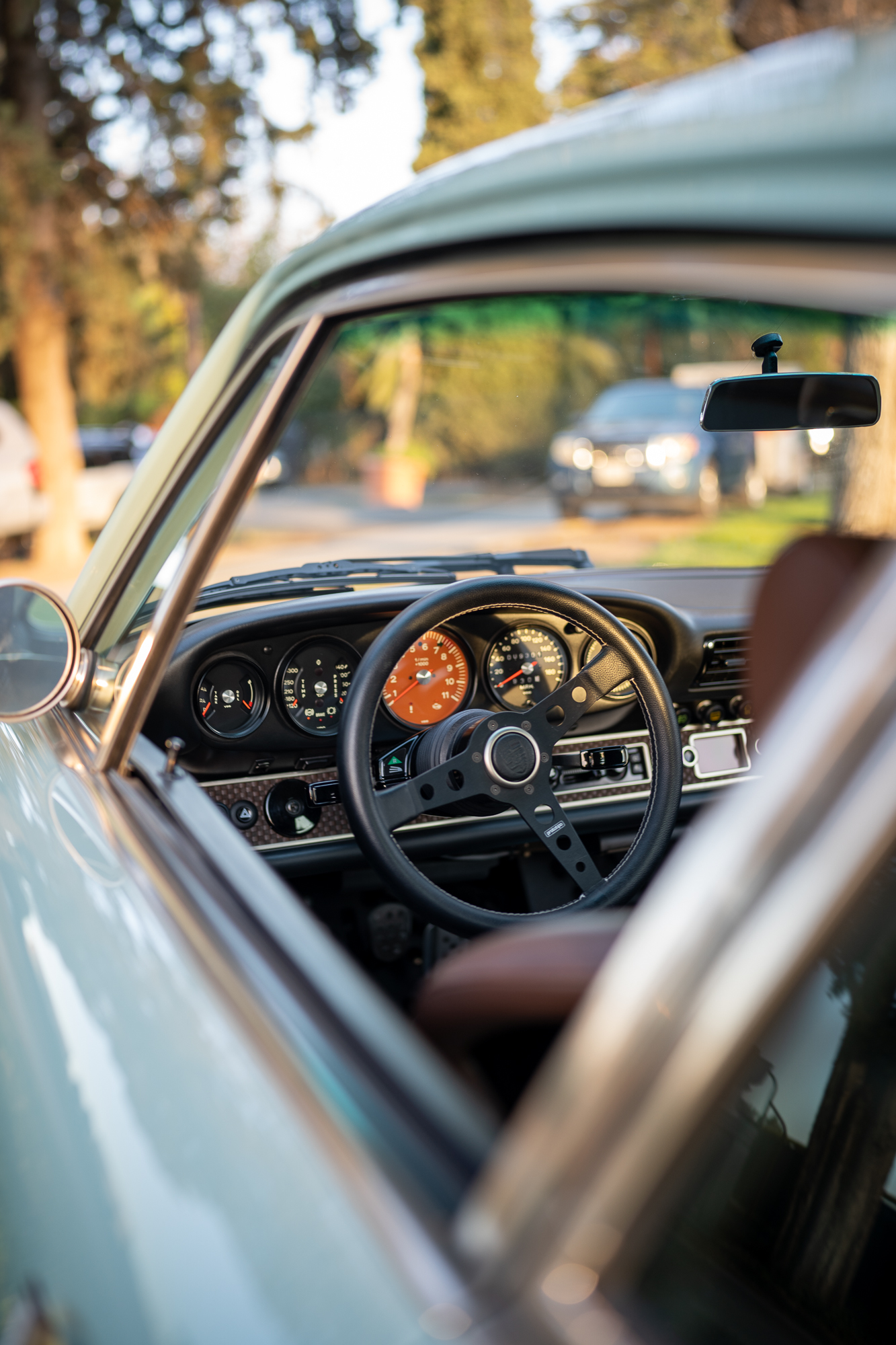 Light blue Singer 911 with a beautiful brown interior