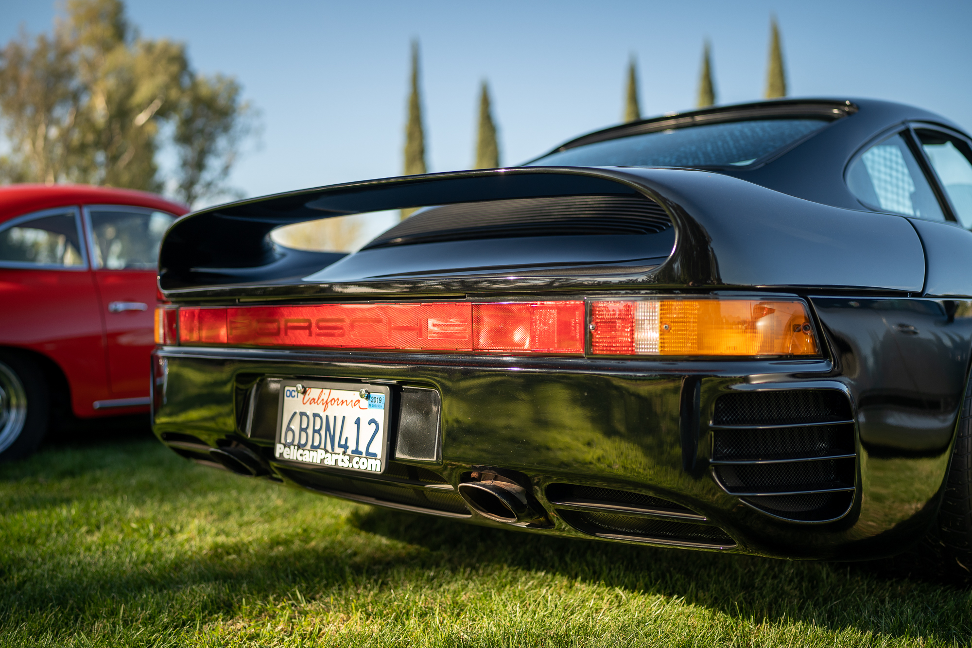 Rear wing on a black Porsche 959