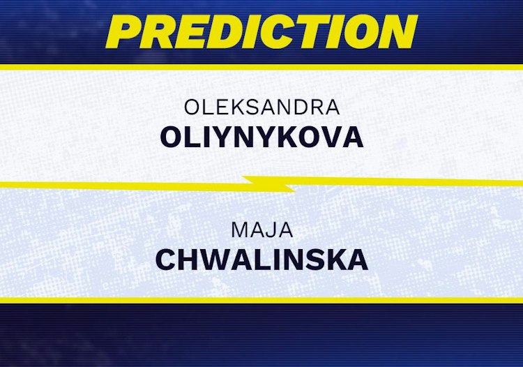 Oleksandra Oliynykova takes on Maja Chwalinska in WTA Singapore action.