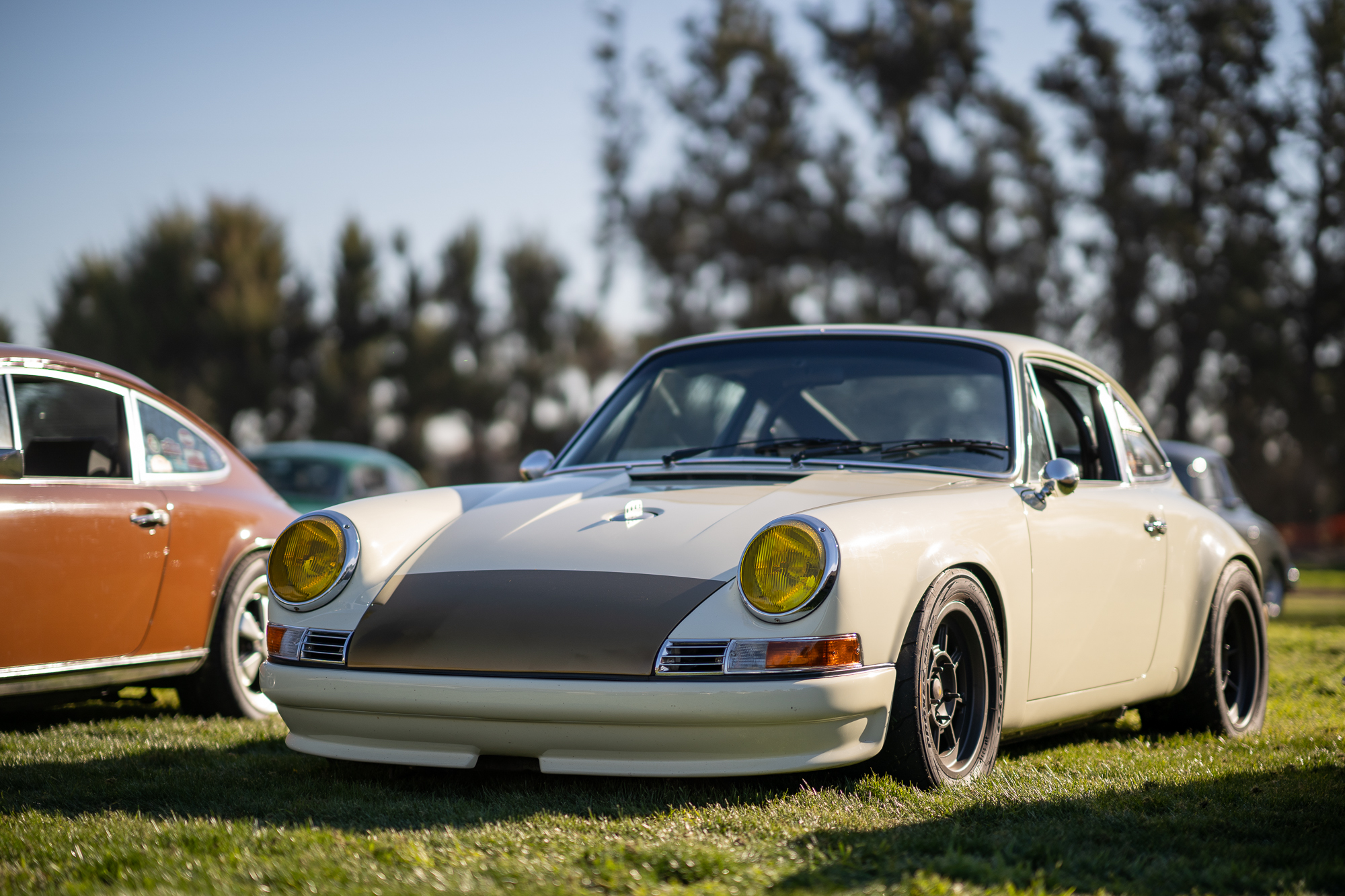 Cream 911 with yellow headlights