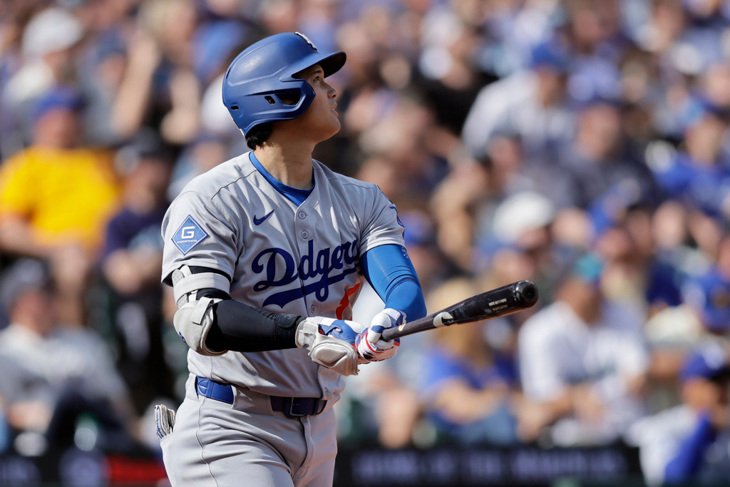 Home run predictions for Wild Card Tuesday include Shohei Ohtani, Teoscar Hernandez [9/30/2025]
