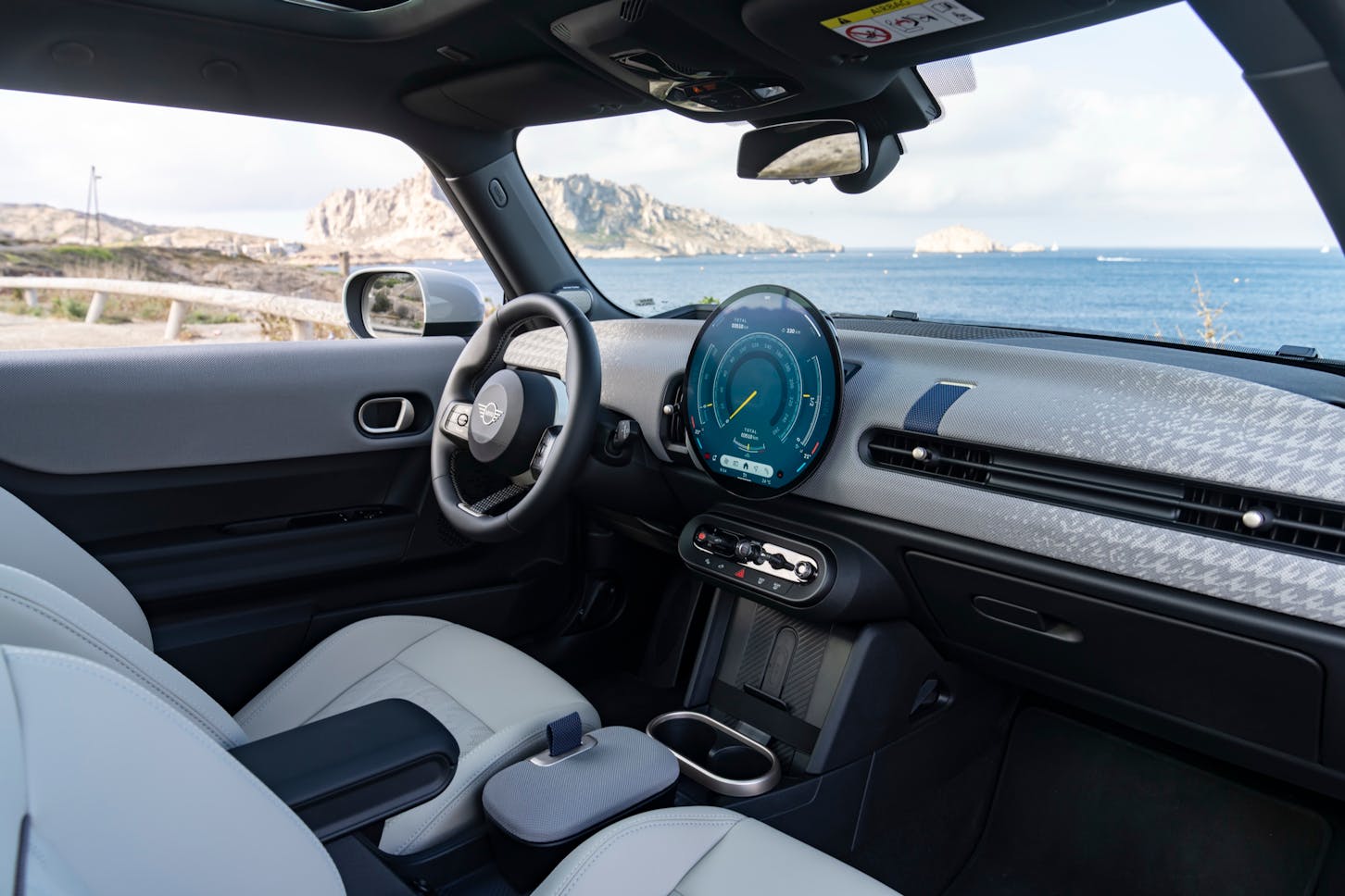 Das Cockpit des MINI Cooper 3-Türer.