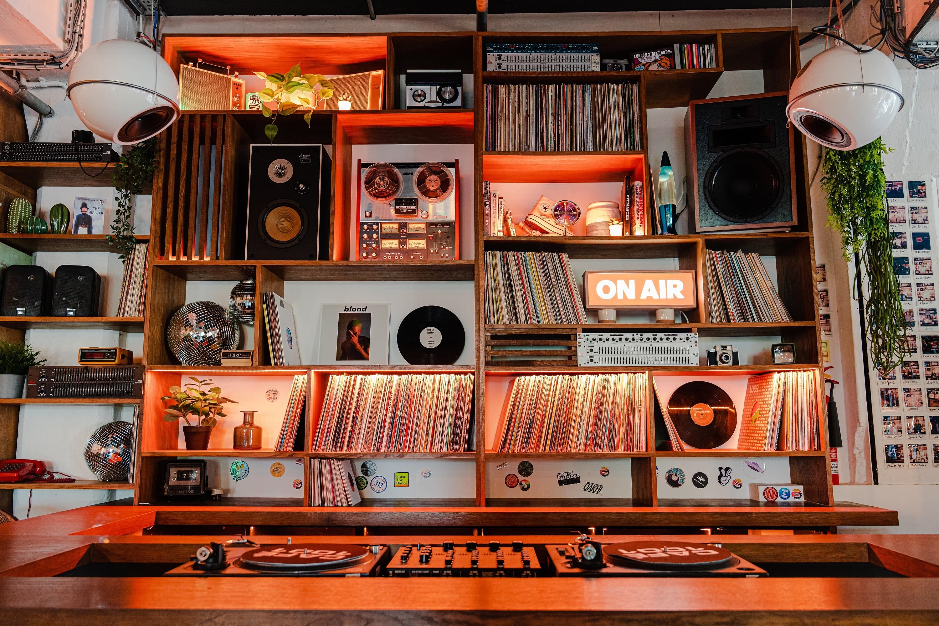 WOH Radio x Cafe 1001